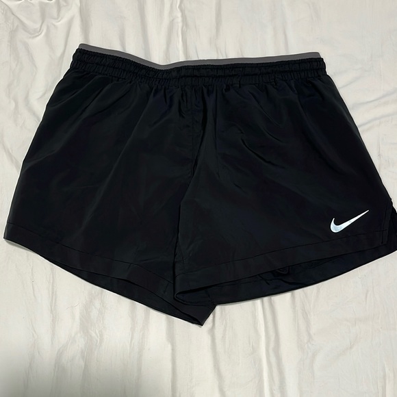 Nike Short Workout Shorts - Picture 1 of 3